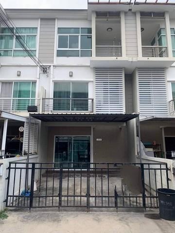 ให้เช่าทาวน์โฮม 3 ชั้น โครงการ เดอะเมโทร พระราม 9 อยู่ติดมอเตอร์เวย์ ใกล้ มหาลัยนานาชาติแสตมฟอร์ด 