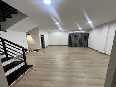 ให้เช่าโฮมออฟฟิศ 4 ชั้นทำเลทองลาดพร้าว-เกษตร-นวมินทร์