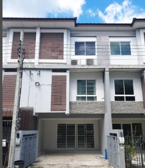  ขายทาวน์โฮม 3 ชั้น หมู่บ้านธาราดี ติดถนนราชพฤกษ์  3 ห้องนอน 3 ห้องน้ำ 