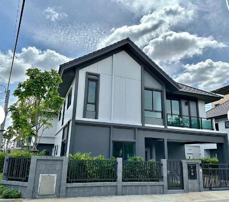 FPL987 ขายบ้านเดี่ยว 2 ชั้น โครงการ Grand Britania Nonthaburi Station เนื้อที่ 64 ตรว ถนนรัตนาธิเบศร์ ใกล้รถไฟฟ้าสีม่วง บ้านสวนสไตล์อังกฤษ 