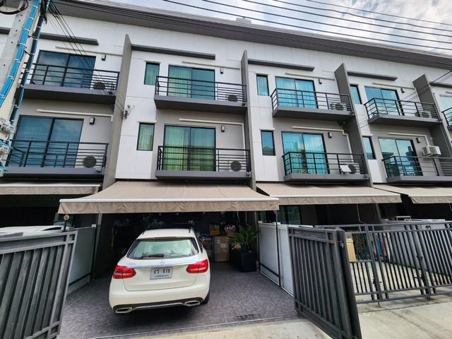 ขายด่วน ทาวน์โฮม 3 ชั้น บ้านกลางเมืองปิ่นเกล้า จรัญ พิกัด ต. บางกรวย อ.บางกรวย จ. นนทบุรี