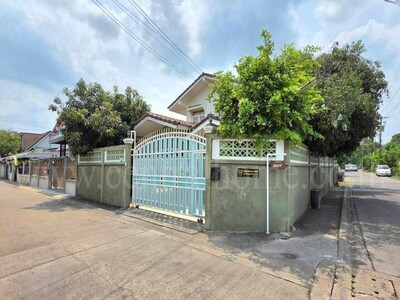 ลดราคา บ้านเดี่ยว หมู่บ้านร่มเย็น 5 ซอยพระยาสุเรนทร์ 9 แปลงมุม 