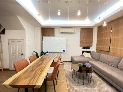 BH3728 ให้เช่าทาวน์โฮม 3 ชั้น + ดาดฟ้า 180 ตร.ม. 4 ห้องนอน