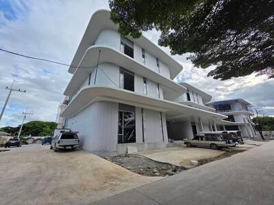 ให้เช่าอาคารสร้างใหม่ 3 ชั้น 3 ตึกติดกัน ย่านเลียบด่วนเอกมัย-รามอ