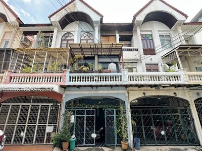 ทาวน์เฮ้าส์ 3 ชั้น ซอยจรัญสนิทวงศ์ 67 แยก 3 ใกล้ MRT บางบำหรุ