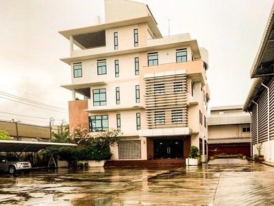 ให้เช่า5 ชั้นมีRooftop ลิฟต์ 1200 ตรมโกดัง ขนาด 2000 ตรม ถนนเทพาร