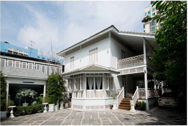 HR1350ให้เช่าบ้านไม้โบราณ 2 ชั้น ถ.ทรัพย์ ย่านสี่พระยา ใกล้MRT สามย่าน เหมาะทำสตูดิโอ คาเฟ่ ร้านอาหาร