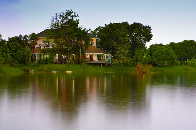 ขายบ้านพร้อมที่ดินสวย โครงการแลนด์แอนด์เฮาส์ ริมน้ำ สไตล์รีสอร์ท ริมแม่น้ำบางปะกง  จังหวัดปราจีนบุรี