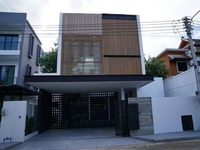 บ้านพูลวิลล่าสวย 2 ชั้น เฟอร์นิเจอร์บิ้วอินครบครัน เจ็ดยอด