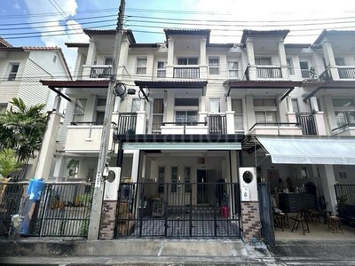 ทาวน์โฮม 3 ชั้น นารารมย์ บางกรวย - ไทรน้อย ติดโซล่าเซลล์ทั้งหลัง