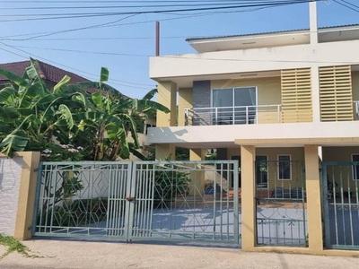 ให้เช่าบ้านแฝด 3 ชั้น 3 ห้องนอน กรุงเทพกรีฑา8 ใกล้รถไฟฟ้าสายสีเหล