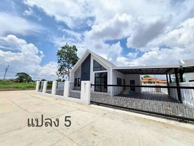บ้านสร้างใหม่ ทำเลดี โปร่งโล่ง เข้าเมืองง่าย ดอยสะเก็ด