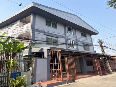 ขายอพาร์ทเม้นท์ 3 ชั้น 24 ห้อง ใกล้ฟิวเจอร์พาร์ครังสิต, จ.ปทุมธาน