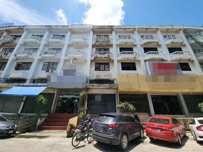 ขายอาคารพาณิชย์   ซอยพระรามที่ 2 ซอย 63 เขตบางขุนเทียน  กรุงเทพมห