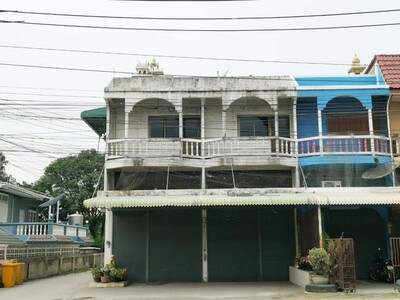 ขายอาคารพาณิชย์   ถนนสายท่าเรือ-เสาไห้ อำเภอท่าเรือ พระนครศรีอยุธ