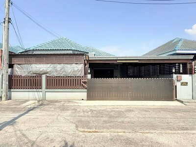 ขายด่วน บ้านแฝดชั้นเดียว หมู่บ้านกฤษณา ต.บ้านปึก อ.เมือง จ.ชลบุรี