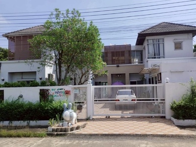 ขายบ้านเดี่ยวหลังใหญ่ พร้อมสระว่ายน้ำ  ม.สารินพาร์ค ธัญบุรีคลอง 5