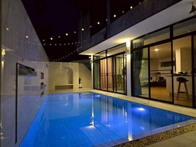 พูลวิลล่า 2 ชั้น สไตล์โมเดิร์น ​เดินทางสะดวก เมืองเชียงใหม่