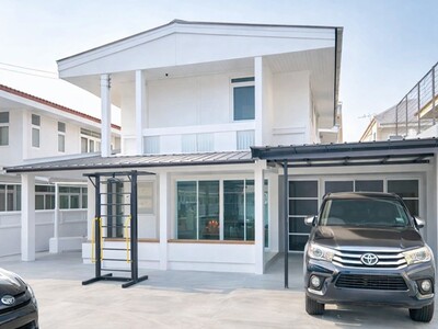 บ้าน2 ชั้น 3-4นอน เดอะไนน์ พระราม 9 ตลาดเสรีมาร์เก็ต 595ม.  