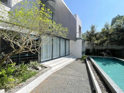 บ้านพูลวิลล่าสร้างใหม่ 2 ชั้น ตกแต่งสวย สไตล์โมเดิร์น ดอยสะเก็ด