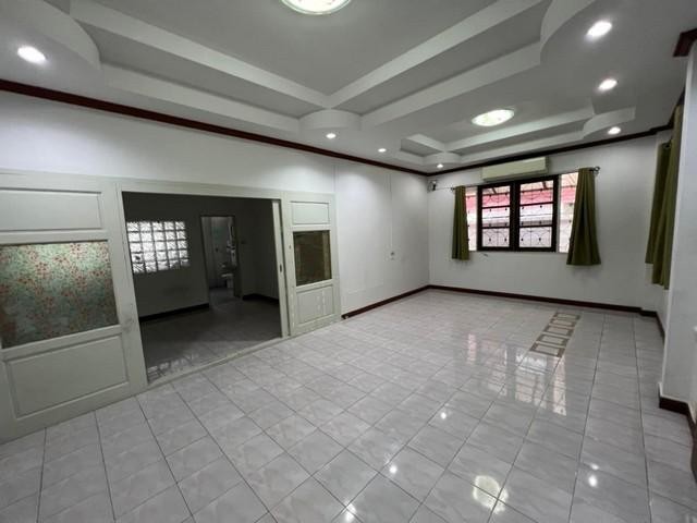 C2544 ให้เช่าบ้านเดี่ยวชั้นเดียว เหมาะทำออฟฟิศ ถนนพรานนก จรัญสนิทวงศ์ ใกล้MRTแยกไฟฉาย