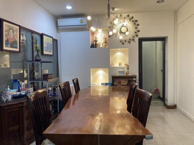 C2535 ให้เช่าบ้านเดี่ยว 2 หลัง ซอยลาดพร้าว 64 ย่านลาดพร้าว สุทธิสาร 7 ห้องนอน