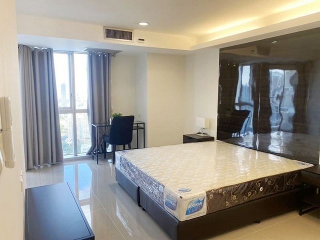 Waterford Sukhumvit 30 private spacious peaceful 40th floor BTS Phrom Phong