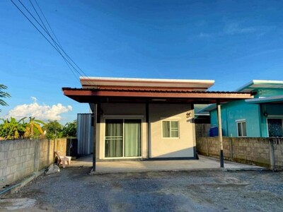 บ้านเดี่ยว ทำเลดี หน้าบ้านพื้นที่กว้าง โซนดอยสะเก็ด 