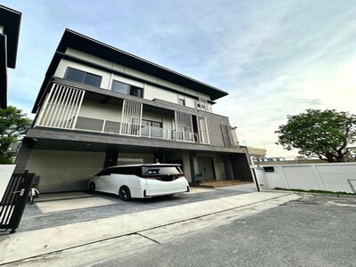 ขายบ้านเดี่ยว 3 ชั้น พร้อมลิฟต์ โครงการพานารา เทพารักษ์ 