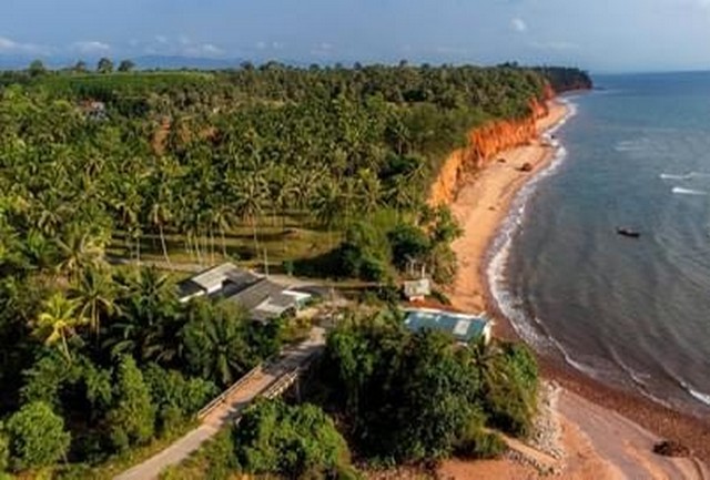 สำหรับชาวนักลงทุนและผู้หาซื้อทรัพย์ดีดี  ขายอสังหาริมทรัพย์แบ่งขายที่ดิน บ้านฝั่งแดง  หมู่ 4 ต.ทรายทอง อ.บางสะพานน้อย จ.ประจวบฯ  ติดทะเลมีทั้งหมด  5 แปลง 