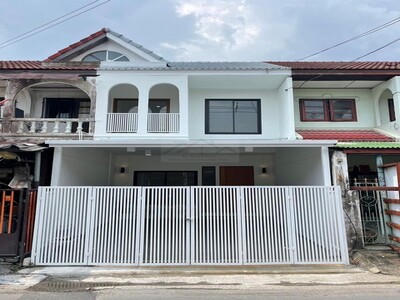 ขายทาวน์เฮาส์ 2 ชั้น 22 ตรว. นวมินทร์ 111 รีโนเวทใหม่สวย บ้านหันท
