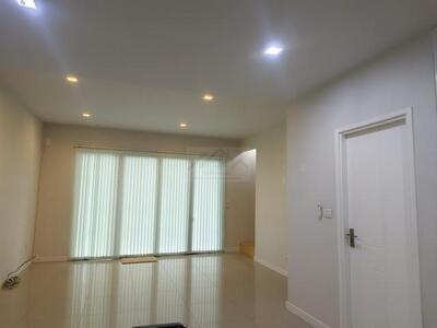ให้เช่าทาวน์โฮม 3 ชั้น 22 ตรว. Plex บางนา กม.5 ใกล้เมกะบางนา