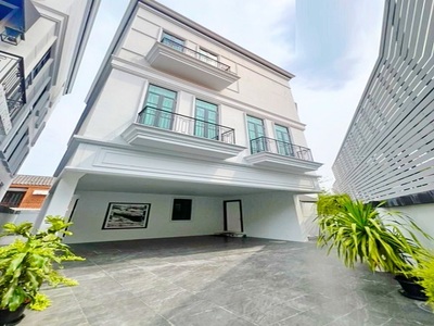 ให้เช่าคฤหาสน์ Pool Villa 3 ชั้น 62 ตร.วา.