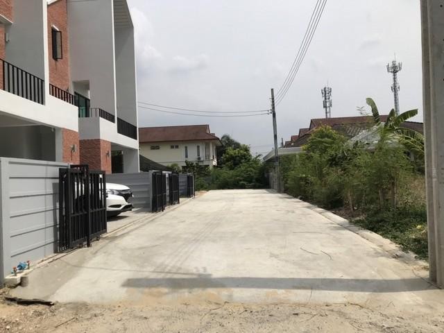ขายที่ดิน เนื้อที่ 50 ตรว ซอยสุขาภิบาล 5 เหมาะสร้างบ้าน ที่ดินถมแล้ว  ขายที่ดิน 