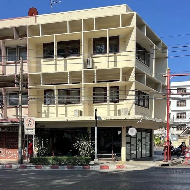 Cafe หน้าซอยสามเสนต้นๆ  ถ.ข้าวสาร บางลำพู ให้เช่าร้านอาหาร 3.5ชั้น 2โถง 2น้ำ 1ชั้นลอย 60ตรว. 840ตรม.