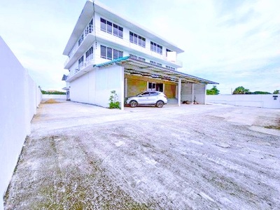 ถ.เฉลิมพระเกียรติ ร.9 28-32 MRT สวนหลวง ร.9 4.7กม. อาคารพาณิชย์ 3