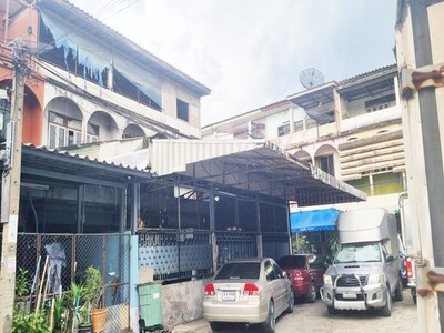 ขายตึกแถวถนนจันทน์ 51 แยก 10 ใกล้ทางด่วนศรีรัช, BTS สุรศักดิ์
