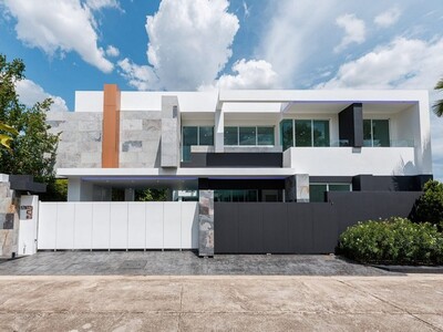 บ้านหรู Modern Luxury เชียงใหม่ 8 ห้องนอน พร้อมสระ