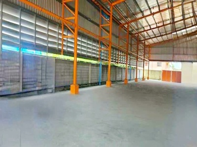  ARLลาดกระบัง 2.7กม.ใกล้สนามบินสุวรรณภูมิ  ให้เช่าโกดัง 805ตร.ม.