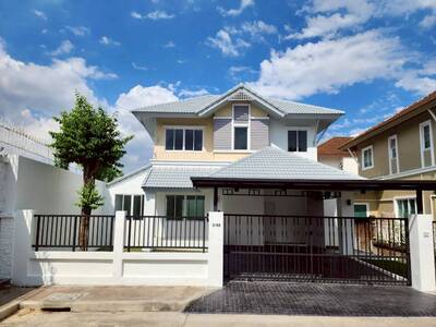 ปริญญดา เกษตร  นวมินทร์ แจ่มจันทร์  หลังมุม