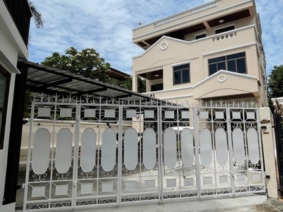 ให้เช่าบ้าน 3ชั้น 80 วา5ห้องนอน 5ห้องน้ำ เฟอร์ครบ ถนนสุขุมวิท 