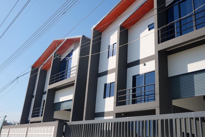 ขายโรงงานโกดัง 3 ชั้น พร้อมที่ดิน มีออฟฟิศ ซอยเทพกุญชร1 อ.คลองหลวง