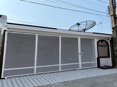 ขายบ้านชลบุรี ทาวน์โฮมชั้นเดียวติดตลาดไฟฟ้า เสม็ด แยกคีรี