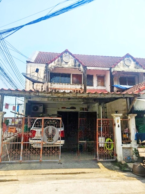 จอดรถได้หลายคัน ตลาดสดบ้านพรุ ติดเซ็นทรัล เวสต์วิลล์ ราชพฤกษ์c ให้เช่าทาวน์เฮาส์ 2 ชั้น หลังริม 20ตรว. 95ตรม. ทำเลดี 2นอน 2น้ำ 2แอร์ 2จอดรถ 