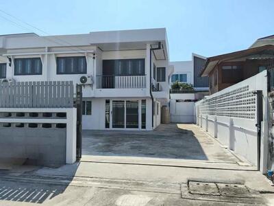  ให้เช่าบ้าน 2 ชั้น 50 ตรว. โชคชัย 4 ลาดพร้าว  รีโนเวทใหม่ 