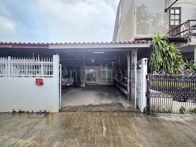 ทาวน์เฮ้าส์ หน้าเมืองทอง ปากซอยรถไฟฟ้า สถานีศรีรัช 