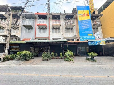 ตึกแถว 3 ชั้น มีชั้นลอย ซอยสุขุมวิท93 ถนนสุขุมวิท กรุงเทพ