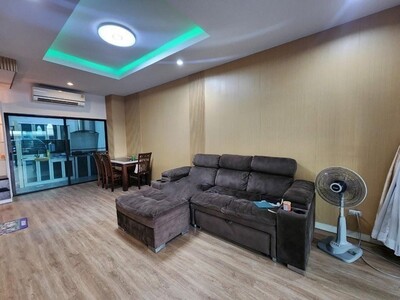 ให้เช่าทาวโฮม3ชั้นโครงการ บ้านกลางเมือง พระราม9-กรุงเทพกรีฑา 