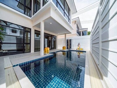 ขายบ้านเดี่ยวพัทยา สไตล์โมเดิร์น ทำเลดี ตกแต่งครบ พร้อมเข้าอยู่