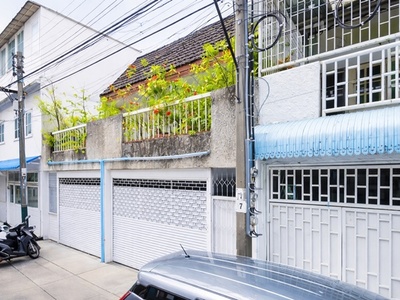 สีลม บางรัก รพ.เซนต์หลุยส์ 1 กม.บ้าน 2ช ใกล้ BTSสุรศักดิ์ 700 ม. 